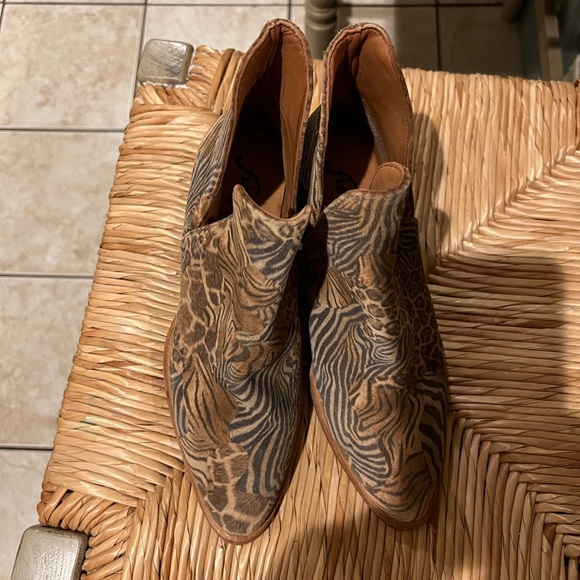 Brand new FREE PEOPLE animal charm booties - Picture 6 of 8